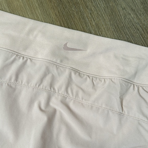 Nike Dri-FIT Bliss Women's Mid-Rise Training Skort - Lavender - Picture 6 of 7